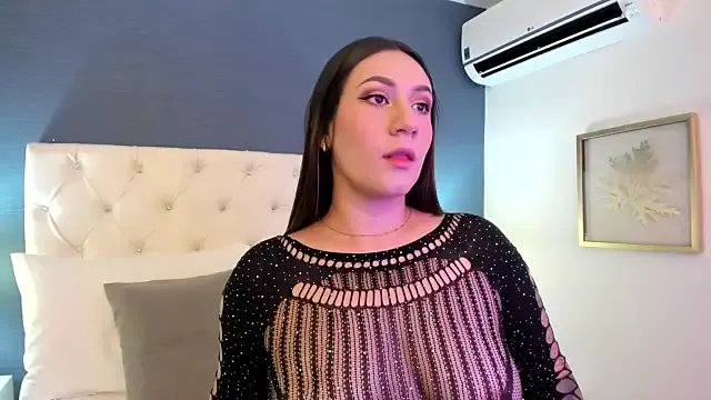 Emily_robertss from StripChat