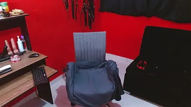 Emily_Slave28 from StripChat