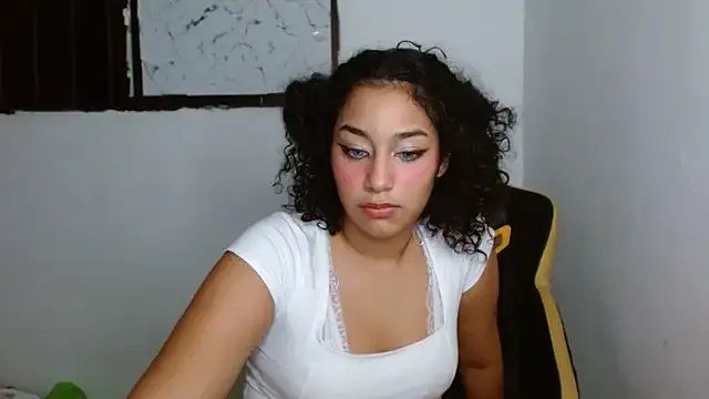 emily_stars1 from StripChat