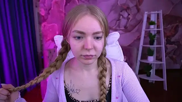 EmilySunshineS from StripChat