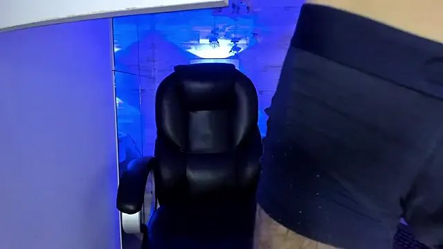 Emir_Ozan_ from StripChat