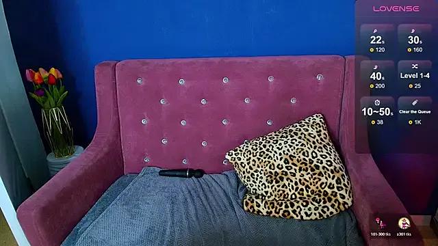 Emma__Ross from StripChat