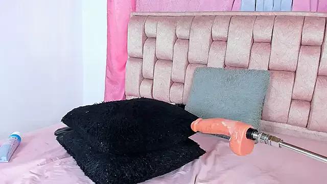 Emma_Evelyn from StripChat