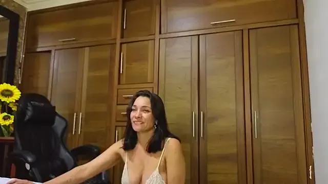 emma_xuee from StripChat