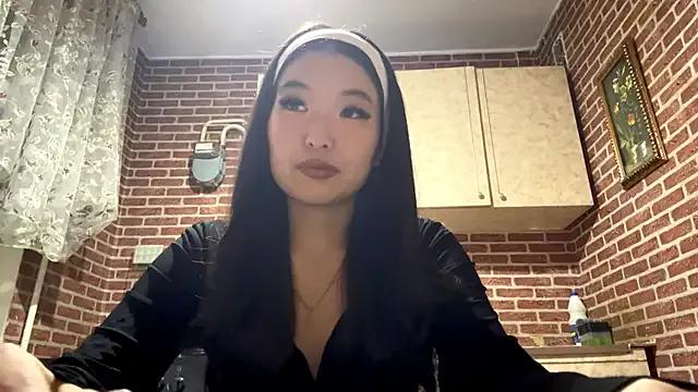 EmmaLeexth from StripChat