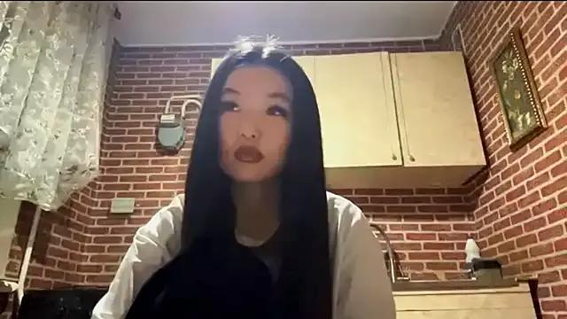 EmmaLeexth from StripChat