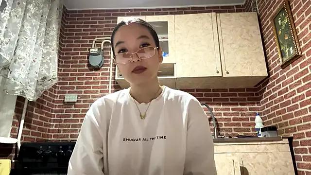 EmmaLeexth from StripChat