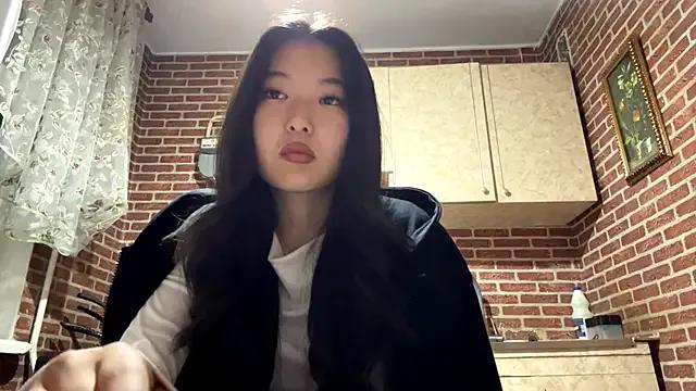 EmmaLeexth from StripChat