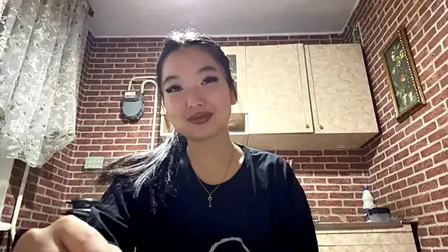 EmmaLeexth from StripChat