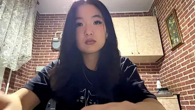 EmmaLeexth from StripChat