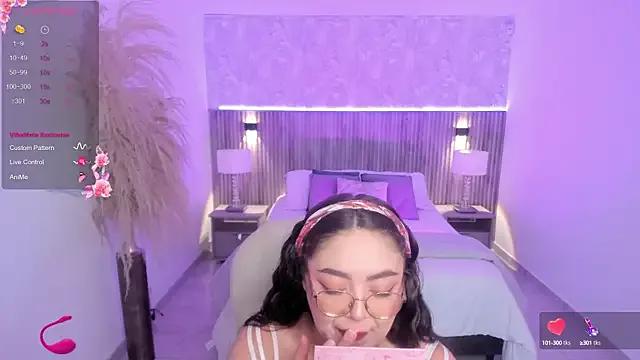 Emmy_walker from StripChat