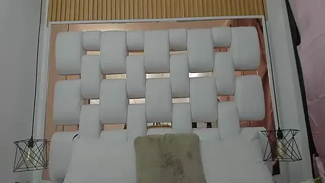 EmmyCruzZ from StripChat