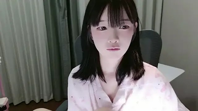 EnEn_xiaobao on StripChat 