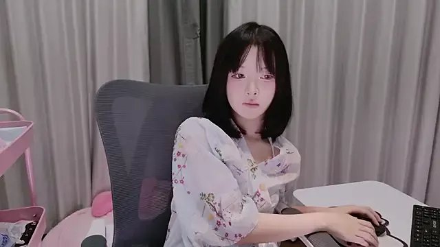 EnEn_xiaobao on StripChat 