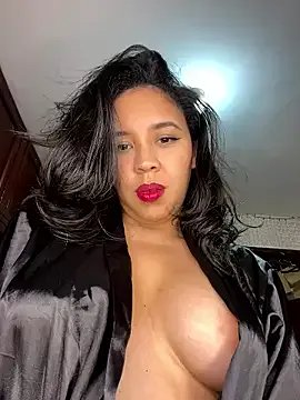 Esmerald_1111 from StripChat