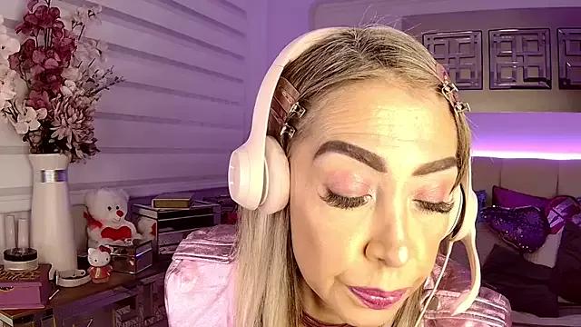 EvelinaGrey from StripChat