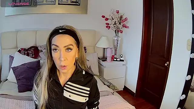 EvelinaGrey from StripChat