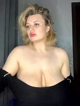 Evellyn from StripChat is Freechat