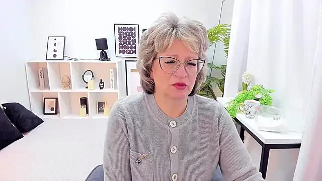 EvelynJoyful from StripChat