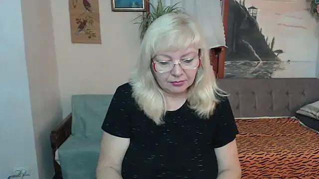 EvelynLoveShy from StripChat