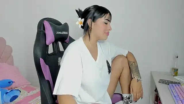 evelynrojas on StripChat 