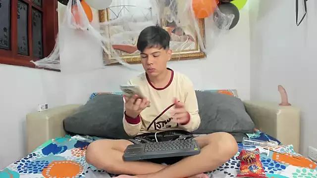 Felipe_Cold from StripChat is Freechat