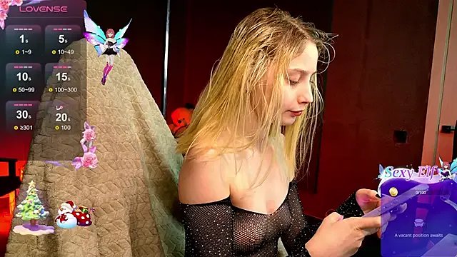 Fluffy_Cloude from StripChat