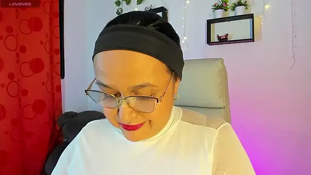 Gia_Nahomi from StripChat