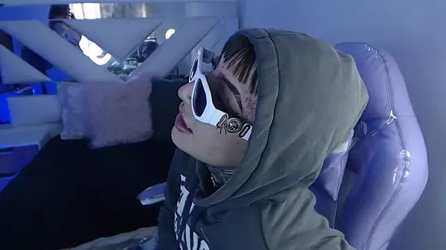 Gyal_8_ from StripChat