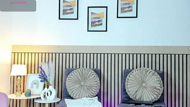 Hanna_mils from StripChat