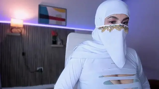 Hannaa_Dolly from StripChat