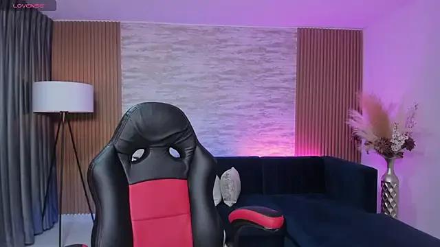 Hannah_thomson_ from StripChat