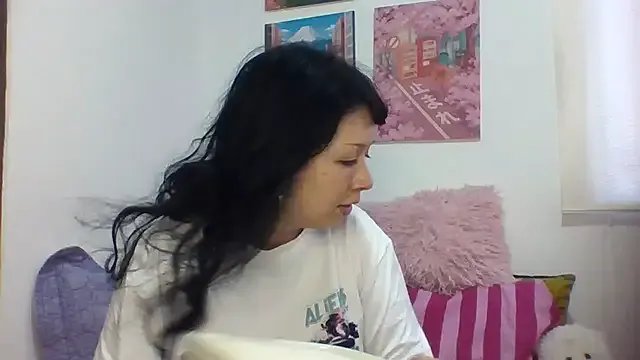 Haru_Queenn from StripChat