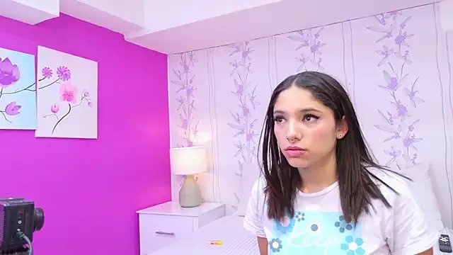 HazelMoret from StripChat