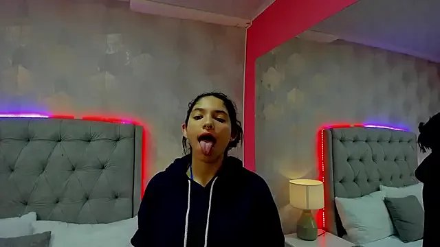 HazelMoret from StripChat