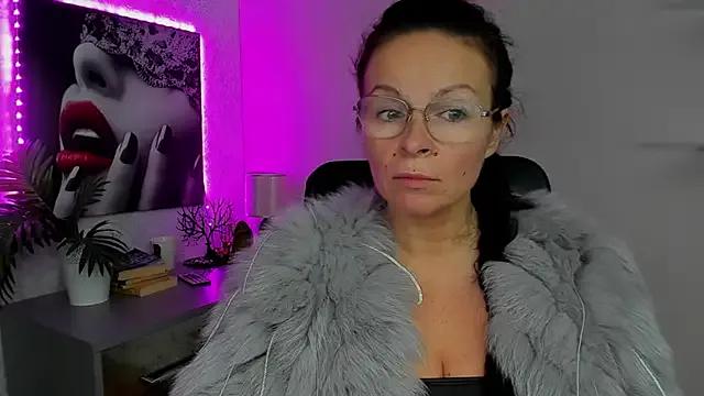 HelenLuxx from StripChat