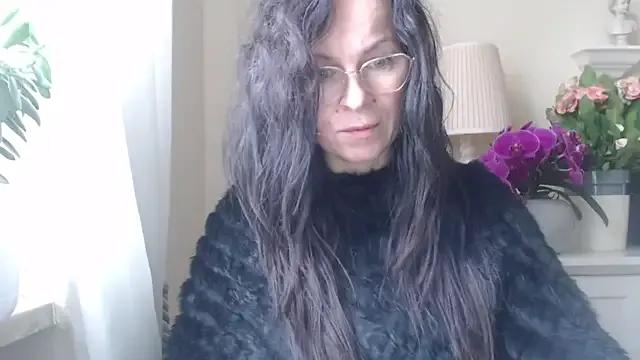 HelenLuxx from StripChat