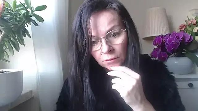 HelenLuxx from StripChat