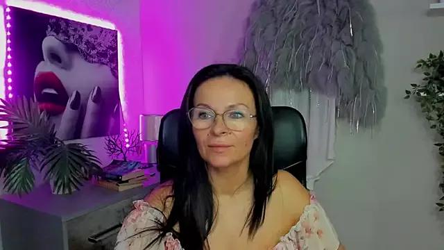 HelenLuxx from StripChat