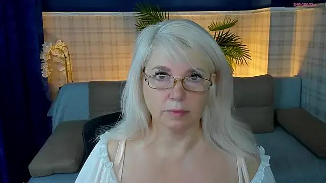 Hella_Fabel from StripChat