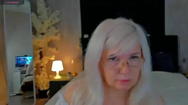 Hella_Fabel from StripChat