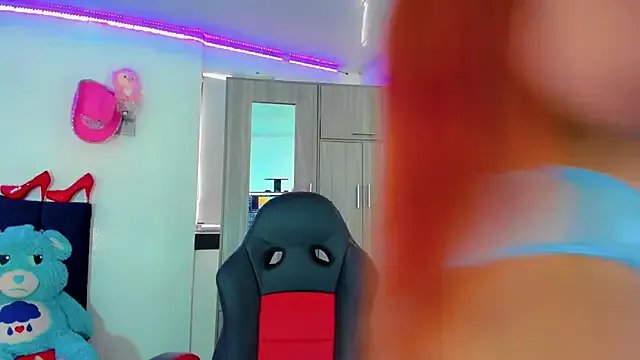 Hellen_moons__ on StripChat 