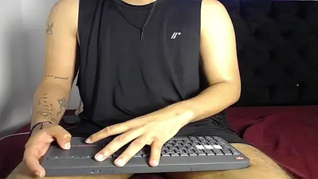 Henry_villa23 from StripChat