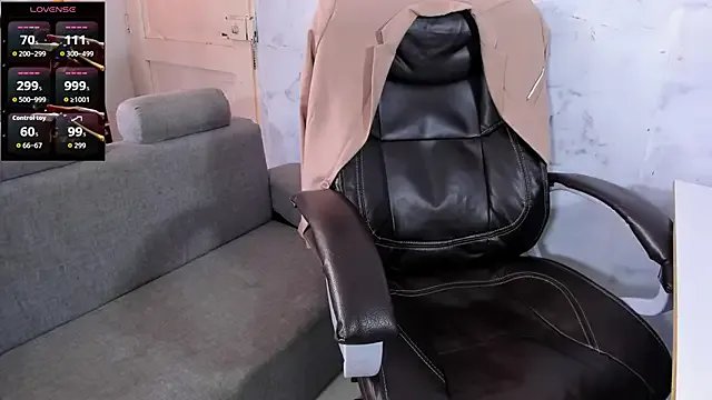 Hideintheoffice from StripChat