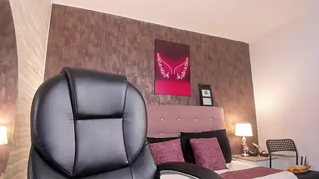 Hilarin__ from StripChat