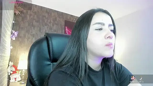 Hilarin__ from StripChat