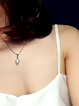 Hinna_x from StripChat