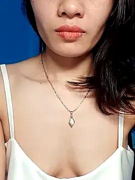 Hinna_x from StripChat