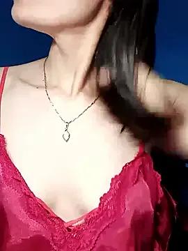 Hinna_x from StripChat