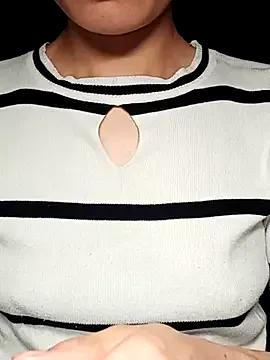 Hinna_x from StripChat